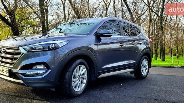 Серый Хендай Туксон, объемом двигателя 2 л и пробегом 19 тыс. км за 25000 $, фото 1 на Automoto.ua