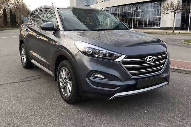 Серый Хендай Туксон, объемом двигателя 2 л и пробегом 130 тыс. км за 14400 $, фото 1 на Automoto.ua
