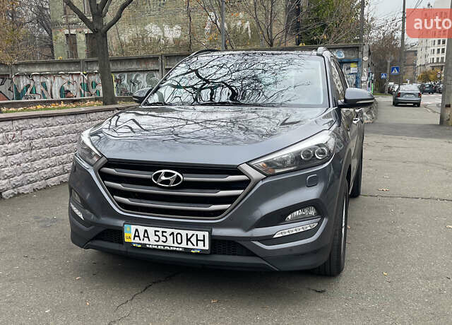 Серый Хендай Туксон, объемом двигателя 2 л и пробегом 193 тыс. км за 15300 $, фото 1 на Automoto.ua