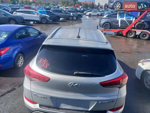 Серый Хендай Туксон, объемом двигателя 0 л и пробегом 220 тыс. км за 11500 $, фото 1 на Automoto.ua