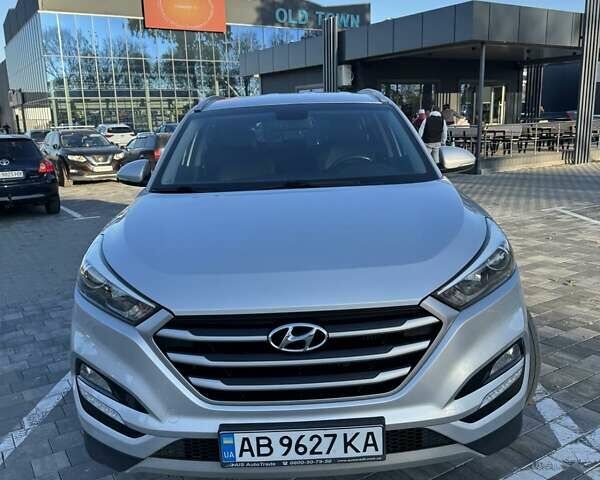 Серый Хендай Туксон, объемом двигателя 2 л и пробегом 186 тыс. км за 20500 $, фото 1 на Automoto.ua