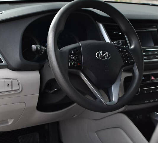 Сірий Хендай Туксон, об'ємом двигуна 2 л та пробігом 117 тис. км за 16900 $, фото 1 на Automoto.ua