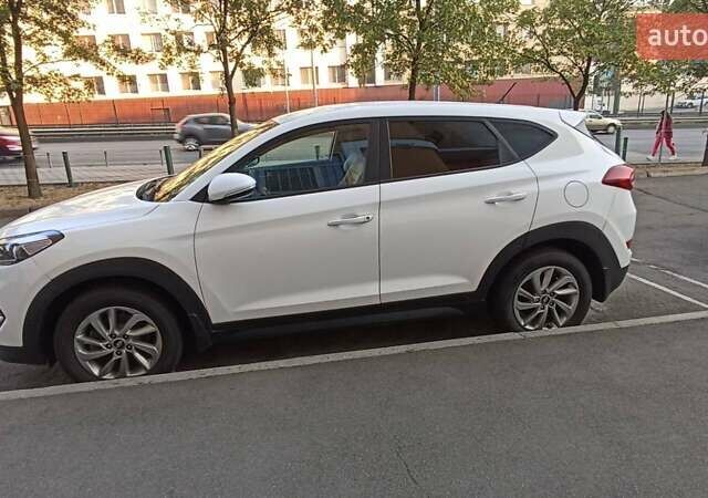 Хендай Туксон 2017 в Киеве на Automoto.ua Серый Хендай Туксон, объемом двигателя 1.6 л и пробегом 76 тыс. км за 19500 $, фото 1 на Automoto.ua