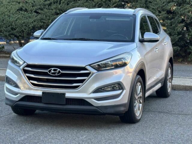 Сірий Хендай Туксон, об'ємом двигуна 2 л та пробігом 70 тис. км за 3900 $, фото 1 на Automoto.ua