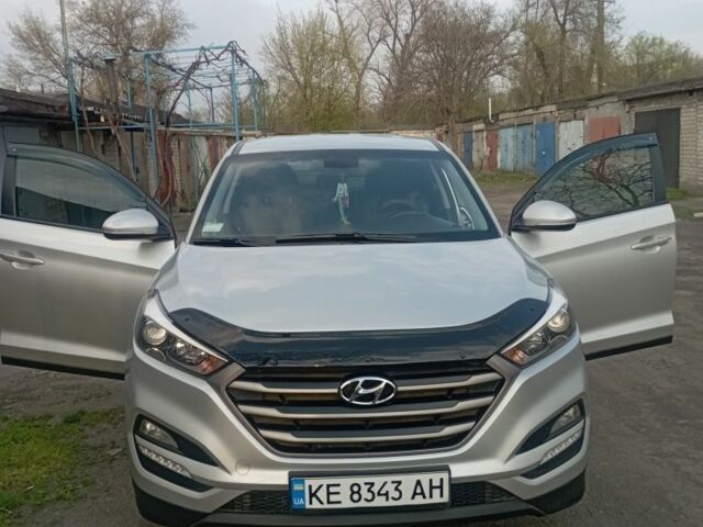 Серый Хендай Туксон, объемом двигателя 2 л и пробегом 146 тыс. км за 19000 $, фото 1 на Automoto.ua