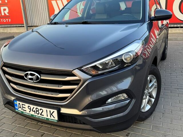Серый Хендай Туксон, объемом двигателя 2 л и пробегом 92 тыс. км за 17800 $, фото 1 на Automoto.ua