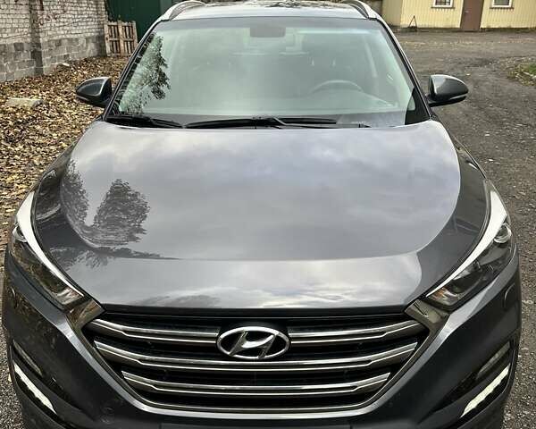 Серый Хендай Туксон, объемом двигателя 2 л и пробегом 140 тыс. км за 18200 $, фото 1 на Automoto.ua