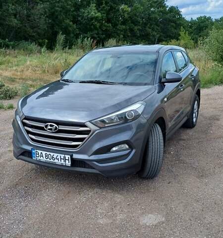 Серый Хендай Туксон, объемом двигателя 2 л и пробегом 166 тыс. км за 15000 $, фото 1 на Automoto.ua