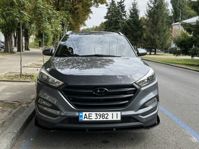 Серый Хендай Туксон, объемом двигателя 2 л и пробегом 3 тыс. км за 16500 $, фото 1 на Automoto.ua