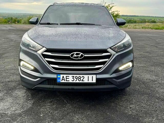 Серый Хендай Туксон, объемом двигателя 2 л и пробегом 90 тыс. км за 15400 $, фото 1 на Automoto.ua