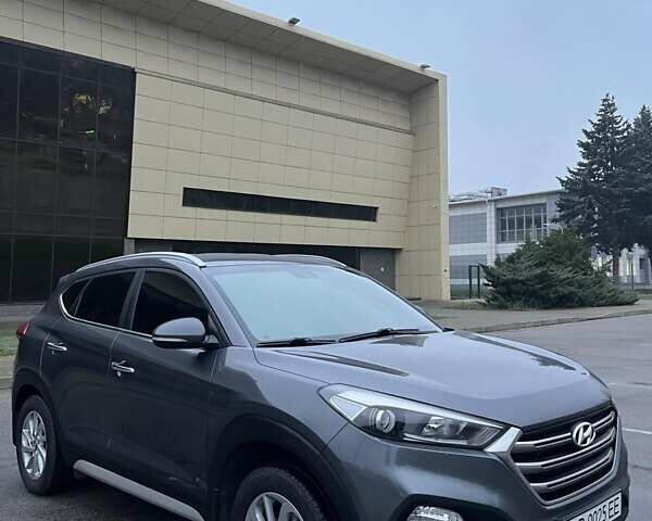 Серый Хендай Туксон, объемом двигателя 2 л и пробегом 46 тыс. км за 24500 $, фото 1 на Automoto.ua