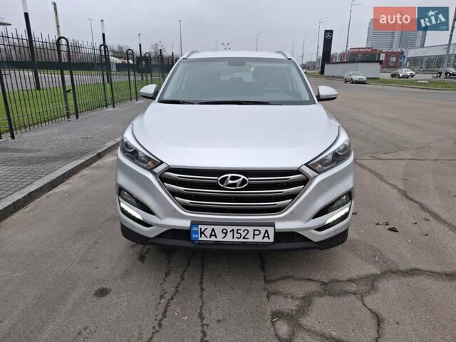 Сірий Хендай Туксон, об'ємом двигуна 2 л та пробігом 98 тис. км за 18500 $, фото 1 на Automoto.ua