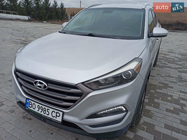 Серый Хендай Туксон, объемом двигателя 2 л и пробегом 141 тыс. км за 14500 $, фото 1 на Automoto.ua