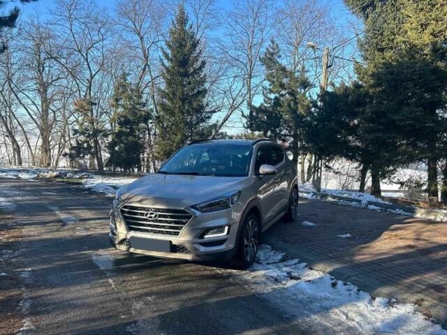 Серый Хендай Туксон, объемом двигателя 2 л и пробегом 96 тыс. км за 10000 $, фото 1 на Automoto.ua