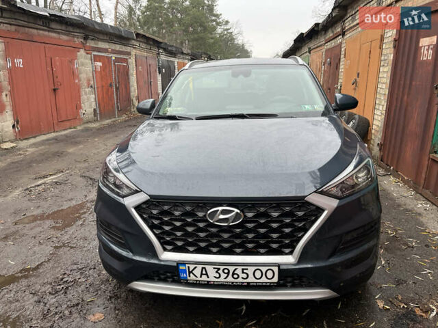 Серый Хендай Туксон, объемом двигателя 2.36 л и пробегом 63 тыс. км за 20500 $, фото 1 на Automoto.ua