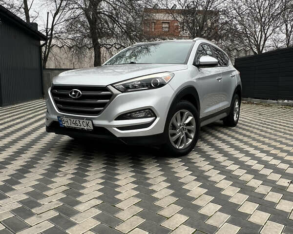 Серый Хендай Туксон, объемом двигателя 2 л и пробегом 123 тыс. км за 14999 $, фото 1 на Automoto.ua