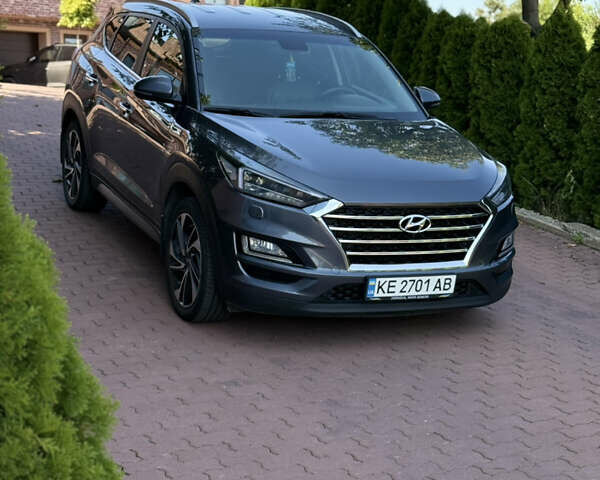 Серый Хендай Туксон, объемом двигателя 2 л и пробегом 157 тыс. км за 22500 $, фото 1 на Automoto.ua