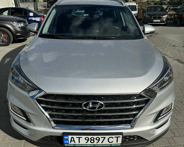 Серый Хендай Туксон, объемом двигателя 2 л и пробегом 124 тыс. км за 21000 $, фото 1 на Automoto.ua