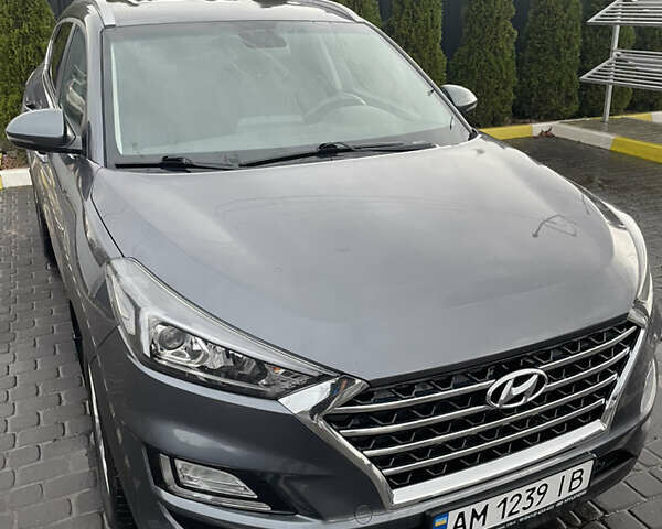 Серый Хендай Туксон, объемом двигателя 2 л и пробегом 140 тыс. км за 19700 $, фото 1 на Automoto.ua