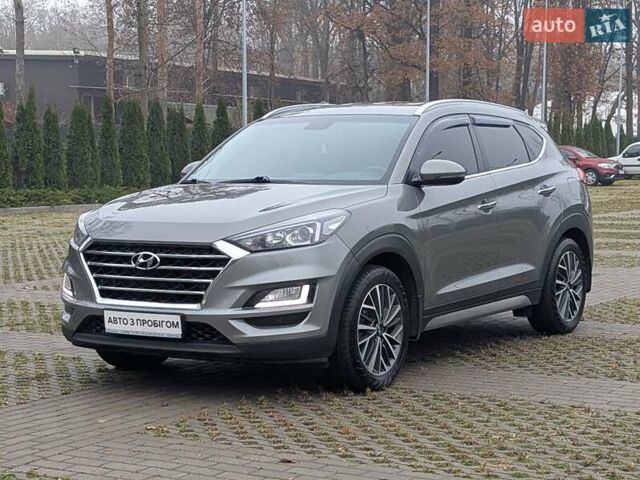 Серый Хендай Туксон, объемом двигателя 2 л и пробегом 204 тыс. км за 17500 $, фото 1 на Automoto.ua