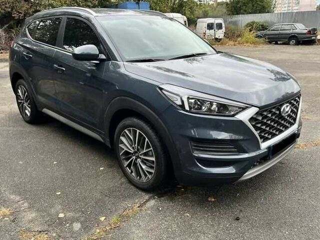 Серый Хендай Туксон, объемом двигателя 2.4 л и пробегом 46 тыс. км за 18000 $, фото 1 на Automoto.ua