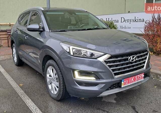 Серый Хендай Туксон, объемом двигателя 2 л и пробегом 103 тыс. км за 24900 $, фото 1 на Automoto.ua