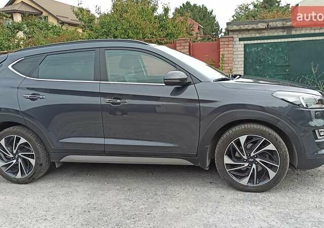 Сірий Хендай Туксон, об'ємом двигуна 2 л та пробігом 17 тис. км за 29000 $, фото 1 на Automoto.ua