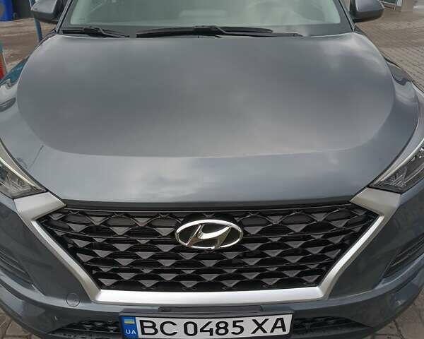 Серый Хендай Туксон, объемом двигателя 2 л и пробегом 102 тыс. км за 20500 $, фото 1 на Automoto.ua
