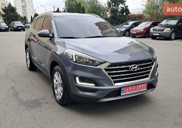 Серый Хендай Туксон, объемом двигателя 2 л и пробегом 135 тыс. км за 24500 $, фото 1 на Automoto.ua