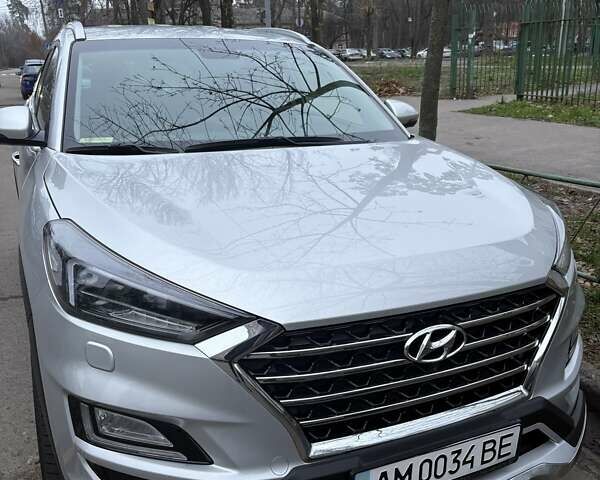 Серый Хендай Туксон, объемом двигателя 2 л и пробегом 85 тыс. км за 25000 $, фото 1 на Automoto.ua