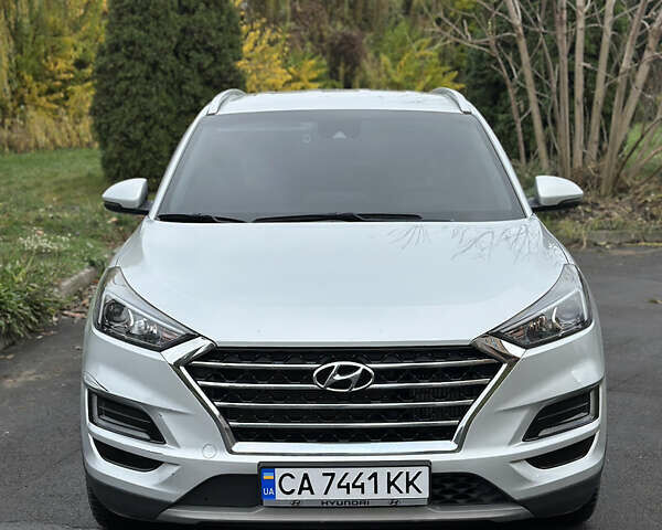 Серый Хендай Туксон, объемом двигателя 2 л и пробегом 149 тыс. км за 27500 $, фото 1 на Automoto.ua