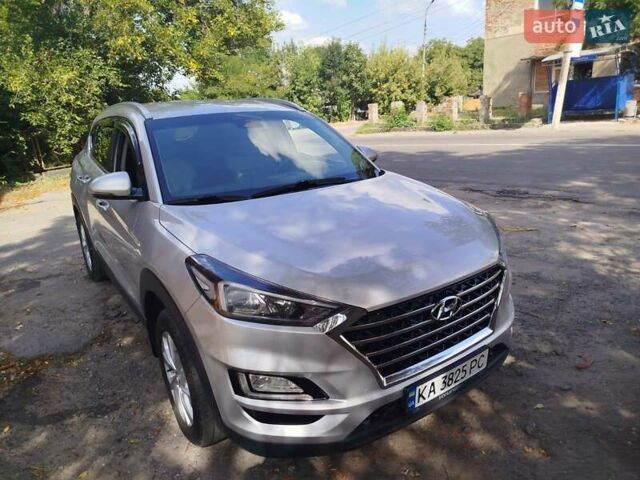 Серый Хендай Туксон, объемом двигателя 2 л и пробегом 167 тыс. км за 22700 $, фото 1 на Automoto.ua