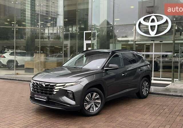 Серый Хендай Туксон, объемом двигателя 1.6 л и пробегом 100 тыс. км за 25295 $, фото 1 на Automoto.ua