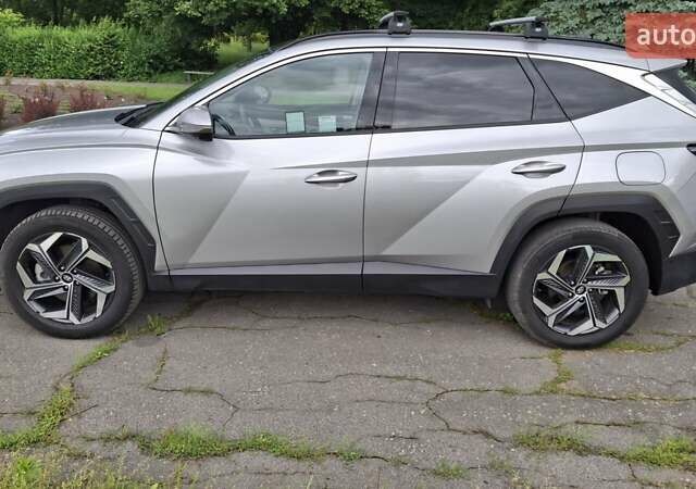 Серый Хендай Туксон, объемом двигателя 1.6 л и пробегом 77 тыс. км за 32400 $, фото 1 на Automoto.ua