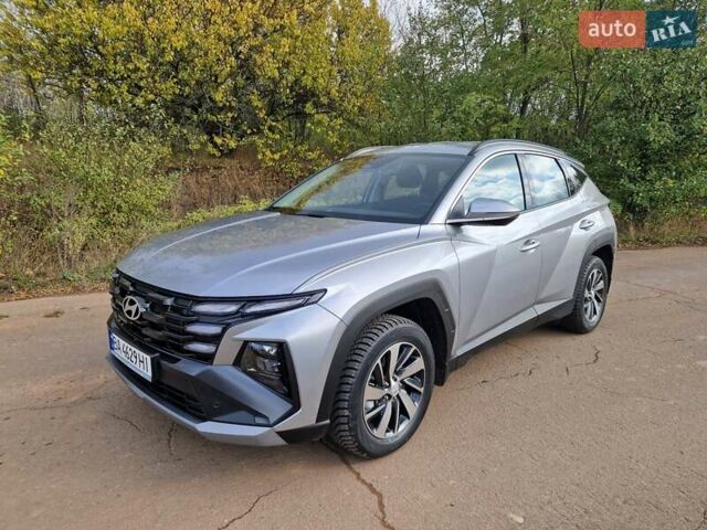 Серый Хендай Туксон, объемом двигателя 2 л и пробегом 10 тыс. км за 30800 $, фото 1 на Automoto.ua