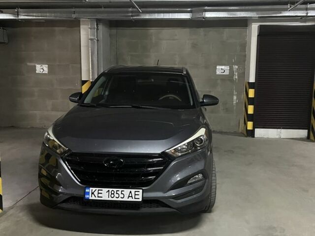 Серый Хендай Туксон, объемом двигателя 2 л и пробегом 86 тыс. км за 15600 $, фото 1 на Automoto.ua