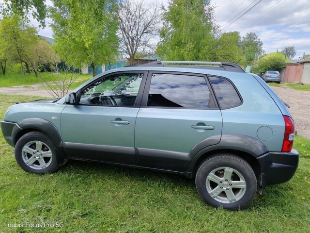 Хендай Туксон 2008 у Шостке на Automoto.ua Синій Хендай Туксон, об'ємом двигуна 2 л та пробігом 188 тис. км за 8000 $, фото 1 на Automoto.ua