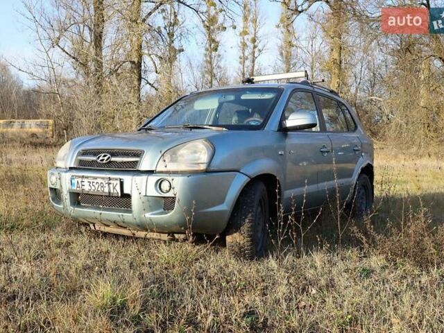 Синий Хендай Туксон, объемом двигателя 1.98 л и пробегом 280 тыс. км за 4800 $, фото 1 на Automoto.ua