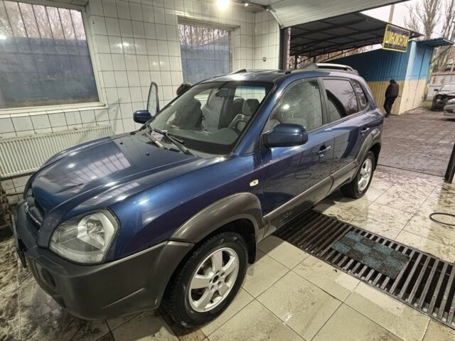 Синий Хендай Туксон, объемом двигателя 2 л и пробегом 10 тыс. км за 3300 $, фото 1 на Automoto.ua