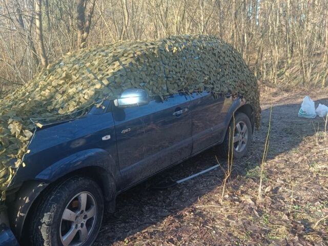 Синий Хендай Туксон, объемом двигателя 2 л и пробегом 300 тыс. км за 1500 $, фото 1 на Automoto.ua