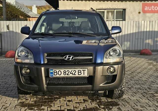 Синий Хендай Туксон, объемом двигателя 1.99 л и пробегом 313 тыс. км за 6000 $, фото 1 на Automoto.ua