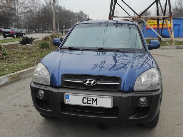 Синий Хендай Туксон, объемом двигателя 2 л и пробегом 225 тыс. км за 7300 $, фото 1 на Automoto.ua
