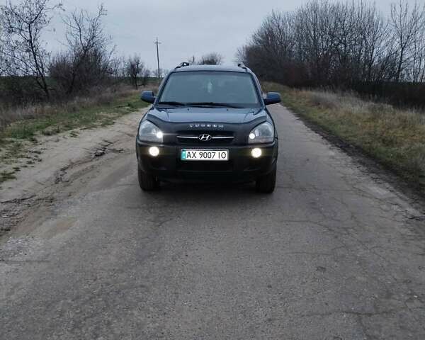 Синій Хендай Туксон, об'ємом двигуна 1.98 л та пробігом 217 тис. км за 8000 $, фото 1 на Automoto.ua