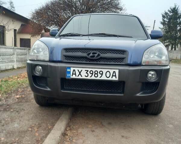 Синий Хендай Туксон, объемом двигателя 2 л и пробегом 170 тыс. км за 8500 $, фото 1 на Automoto.ua