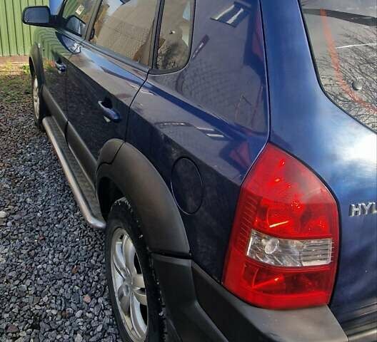 Хендай Туксон 2007 в Львове на Automoto.ua Синий Хендай Туксон, объемом двигателя 2 л и пробегом 240 тыс. км за 7400 $, фото 1 на Automoto.ua