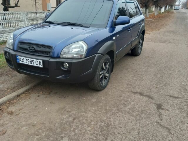 Синий Хендай Туксон, объемом двигателя 2 л и пробегом 170 тыс. км за 8500 $, фото 1 на Automoto.ua
