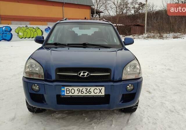 Синий Хендай Туксон, объемом двигателя 1.98 л и пробегом 228 тыс. км за 7700 $, фото 1 на Automoto.ua