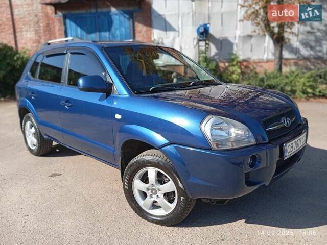 Синий Хендай Туксон, объемом двигателя 1.98 л и пробегом 250 тыс. км за 7700 $, фото 1 на Automoto.ua