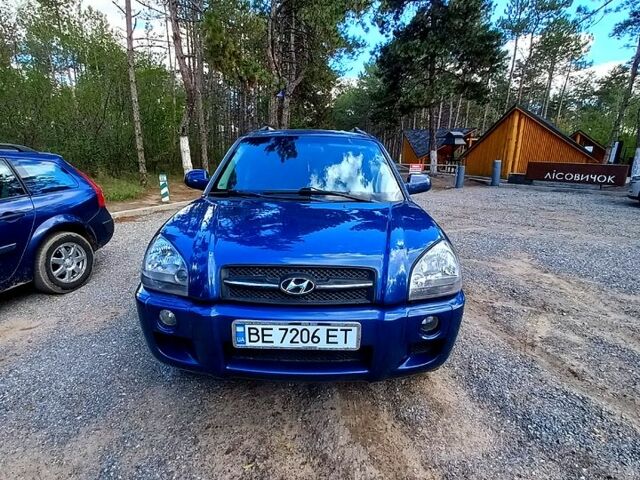 Хендай Туксон 2007 в Вознесенске на Automoto.ua Синий Хендай Туксон, объемом двигателя 2 л и пробегом 280 тыс. км за 7500 $, фото 1 на Automoto.ua