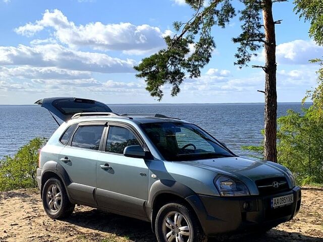 Хендай Туксон 2008 у Кременчуге на Automoto.ua Синій Хендай Туксон, об'ємом двигуна 2 л та пробігом 233 тис. км за 8300 $, фото 1 на Automoto.ua